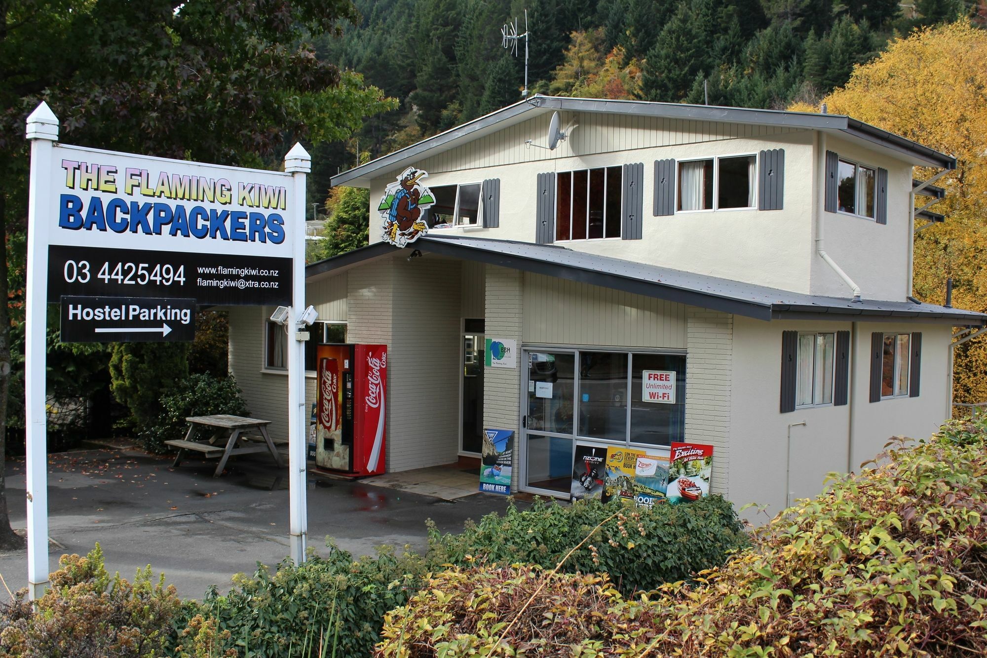 Hostel The Flaming Kiwi Backpackers Queenstown Exterior foto